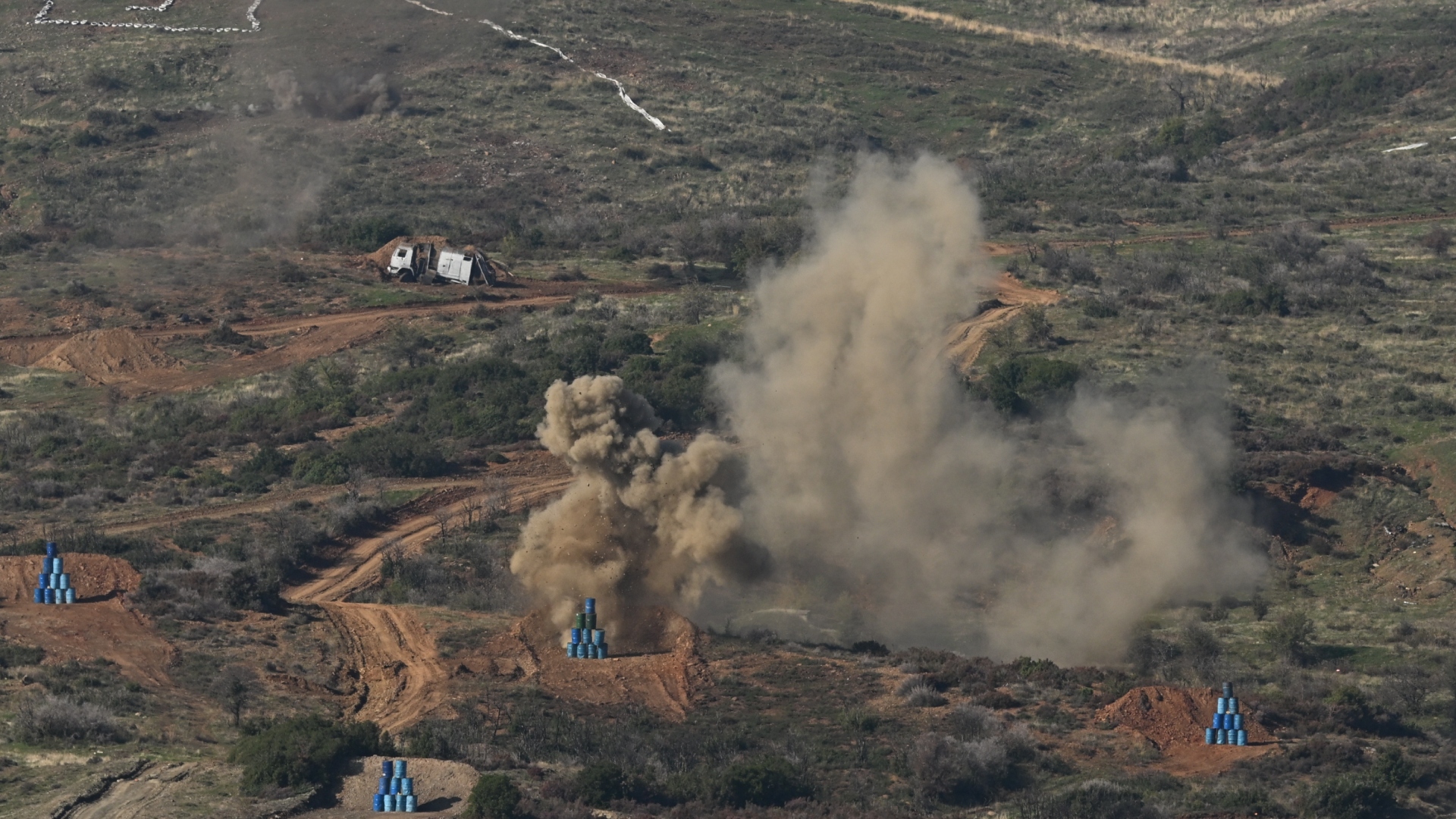 «Αίσιος Οιωνός – 25»: Εντυπωσιακές εικόνες από την άσκηση με drones και anti-drone συστήματα-9