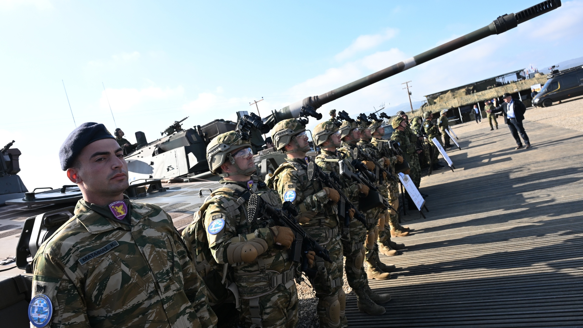 «Αίσιος Οιωνός – 25»: Εντυπωσιακές εικόνες από την άσκηση με drones και anti-drone συστήματα-14