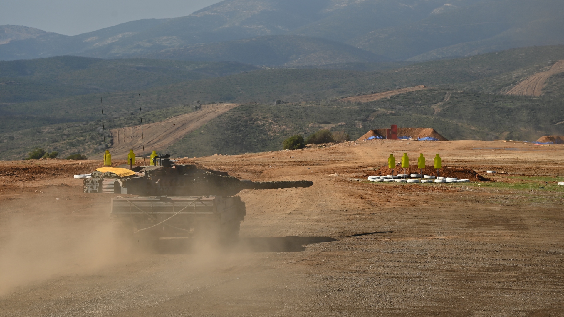 «Αίσιος Οιωνός – 25»: Εντυπωσιακές εικόνες από την άσκηση με drones και anti-drone συστήματα-3