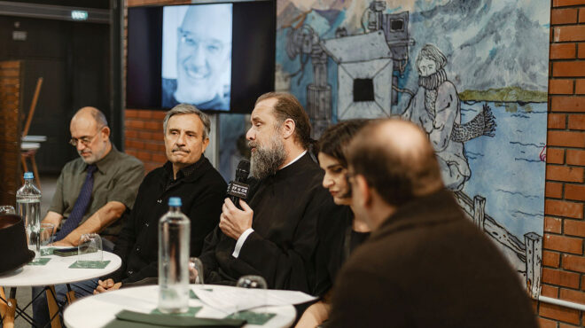 κοντινό-πλάνο-στον-χρυσόστομο-σταμού-563923810