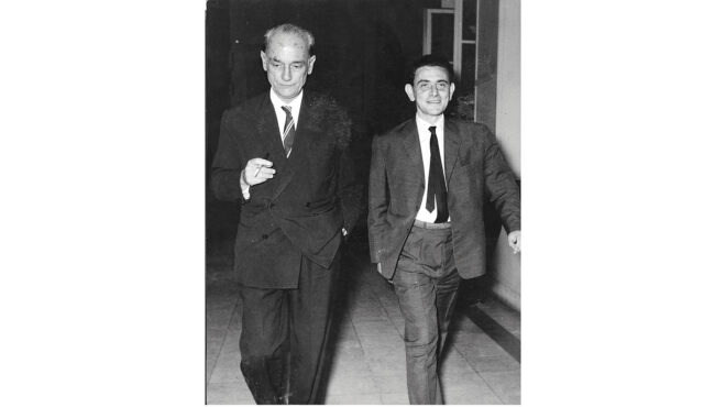 υπουργός-χωρίς-σμόκιν-και-tv-563936818