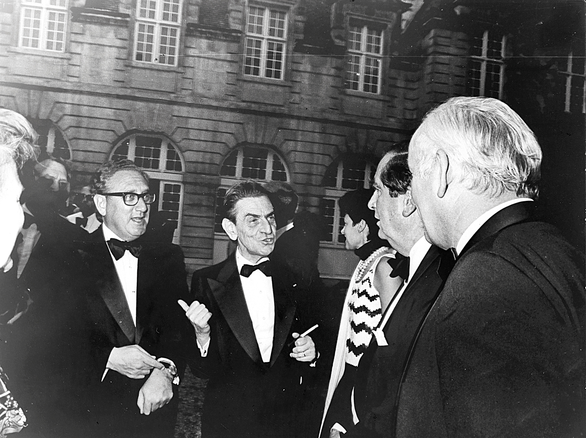 Υπουργός χωρίς σμόκιν και TV-4