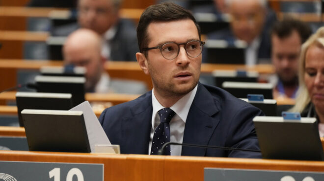 γαλλία-οι-πέντε-πυλώνες-λεκορνί-για-563939701