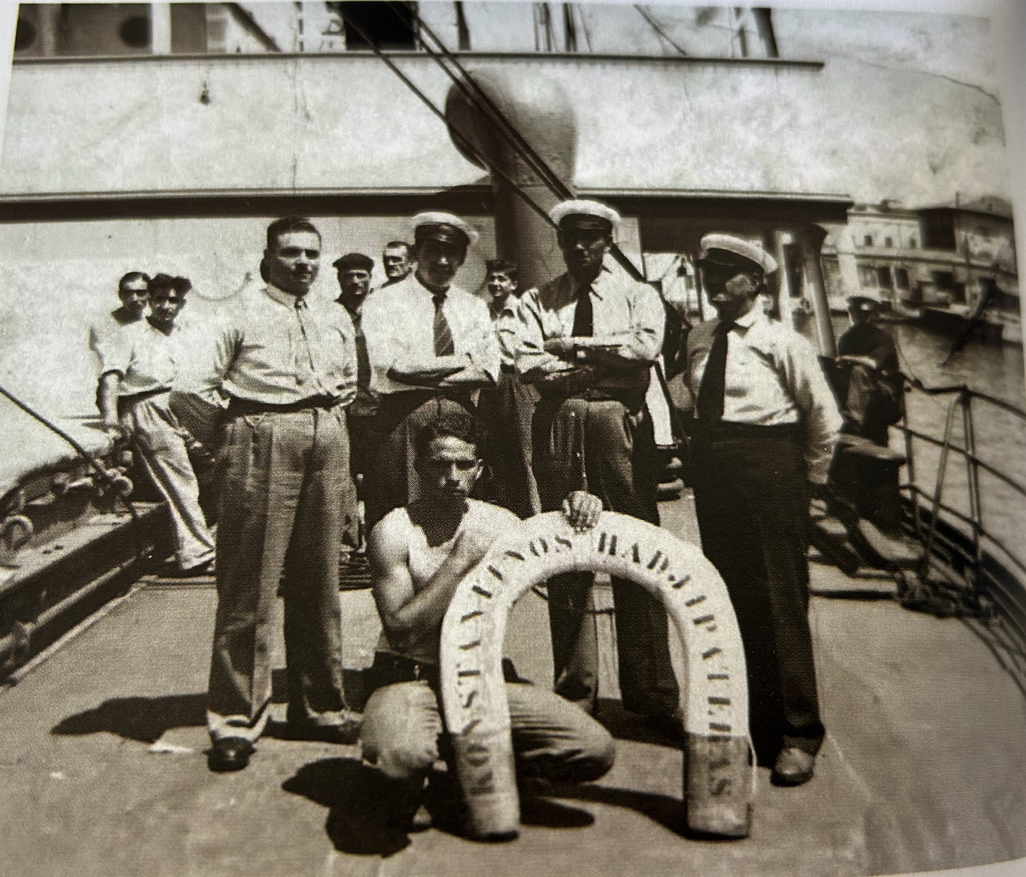 «Τίποτ’ αρχόντοι δεν φελά, μονάχα το καράβι»-1