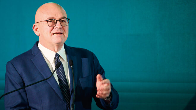 στεφάν-μπουζνά-το-χρηματιστήριο-αθην-563936899