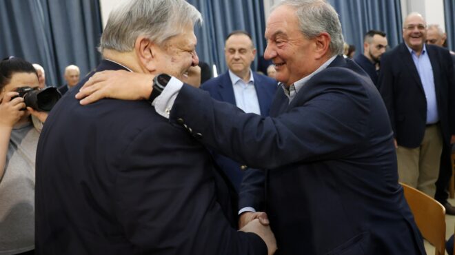 ξαφνικό-ειδύλλιο-βενιζέλου-με-καραμα-563948203