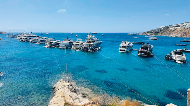 πρωταθλητές-στο-γιότινγκ-ουραγοί-σε-έ-563936905