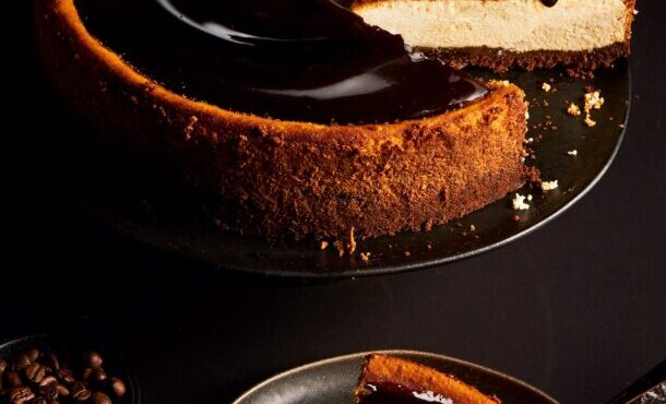 τσιζκέικ-με-σιρόπι-καφέ-563944246