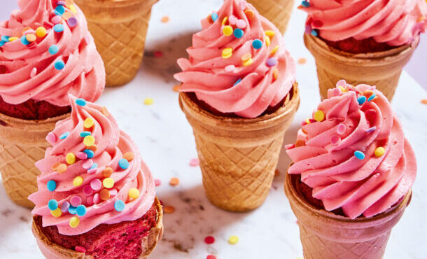 cupcakes-χωνάκια-με-γεύση-red-velvet-563905978