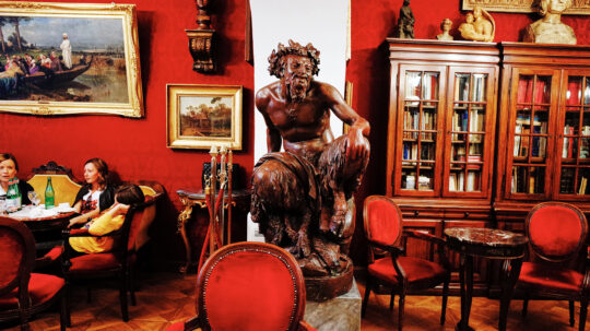 Νίκησε δύο αιώνες, έχασε από το ενοίκιο