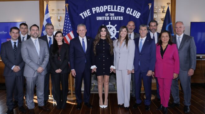 h-kίμπερλι-γκίλφοϊλ-έγινε-επίτιμη-πρόεδ-563934577