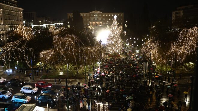 φωταγωγήθηκε-το-χριστουγεννιάτικο-δ-563944894
