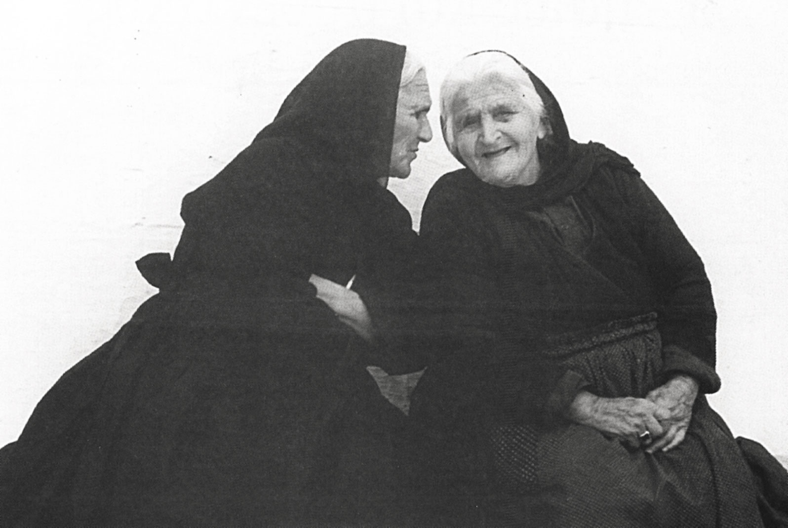 Η γιαγιά «Γαβριήλ», η γιαγιά «Μιχαήλ», οι ζαβολιές των παιδιών, και οι… άγιες βούτες στη σαλάτα-1