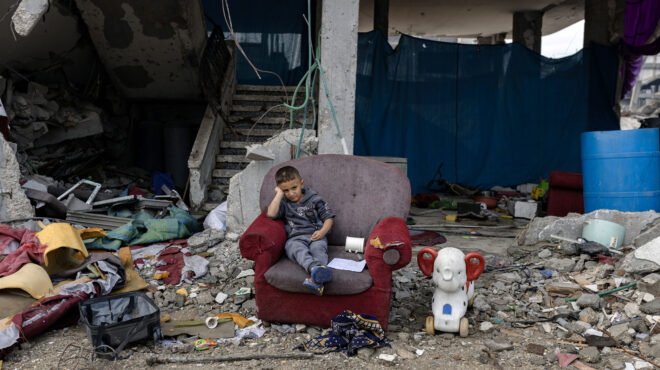 γάζα-η-πληγή-ακόμη-αιμορραγεί-563936413