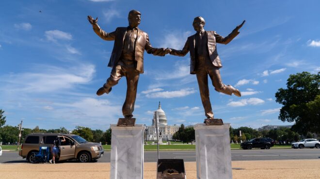 ο-τζέφρι-επσταϊν-σε-ρόλο-άτυπου-συμβο-563917555