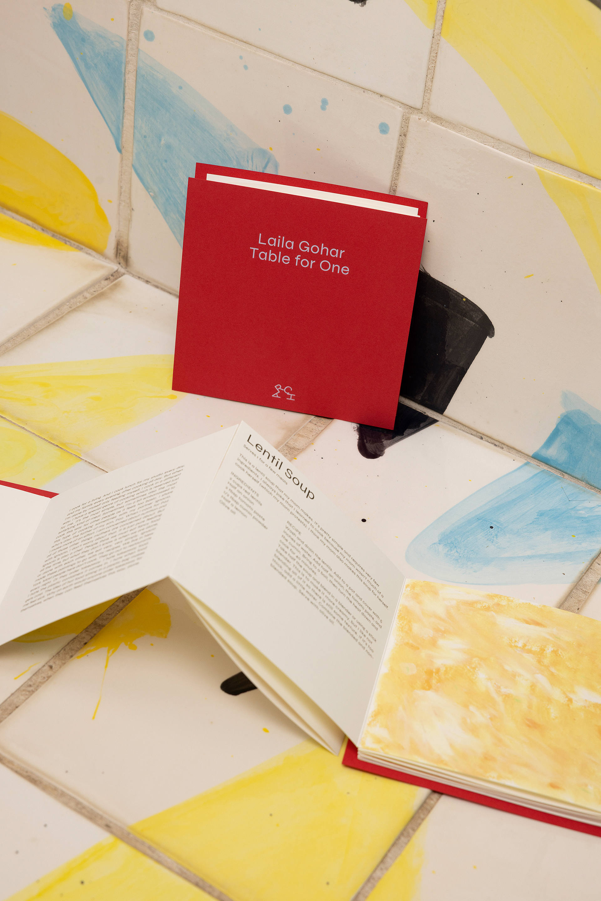 Ποια είναι η Λάιλα Γκοχάρ που μαγείρεψε μια φασολάδα-έργο τέχνης στην Αθήνα;-4