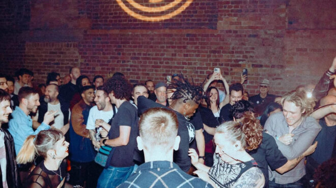 εκδημοκρατισμός-ή-πλήγμα-στην-κριτικ-563909620