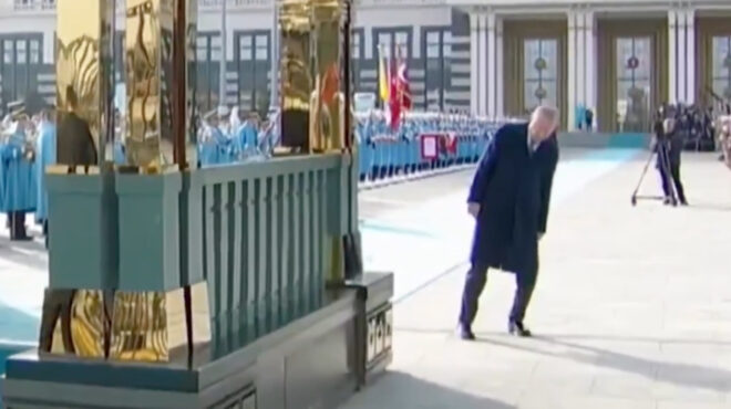 ο-ερντογάν-επιθεώρησε-την-πλατφόρμα-563944459