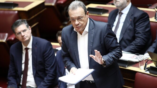 φάμελλος-ζητά-επαναπρογραμματισμό-τ-563912818