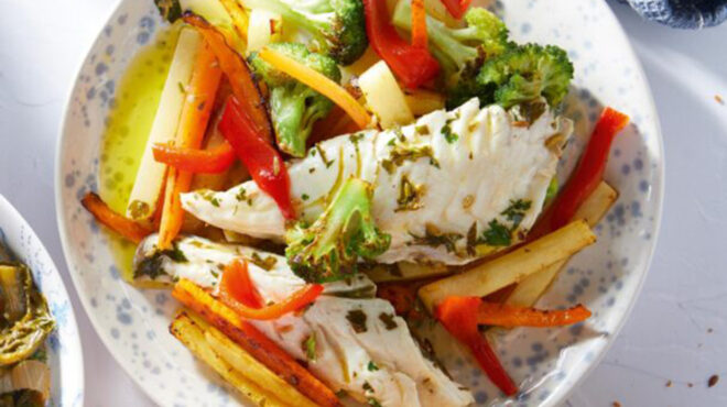 φιλέτα-ψαριού-με-κρασί-και-μαραθόσπορ-563943820