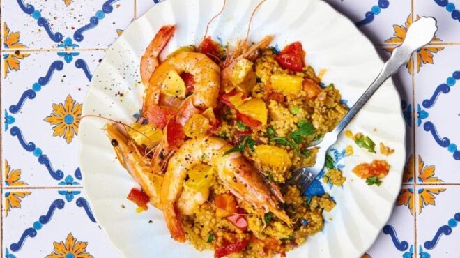 γαρίδες-με-γλυκό-τραχανά-και-σάλτσα-εσ-563918110