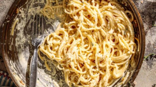 μακαρονάδα-με-σάλτσα-φέτας-563900440