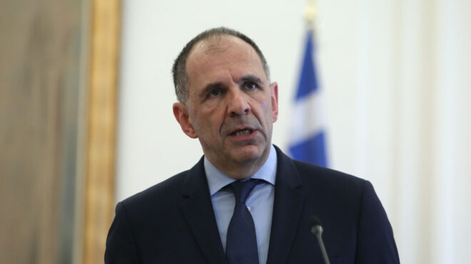 εντός-και-εκτός-ο-γεραπετρίτης-αισιόδ-563916061