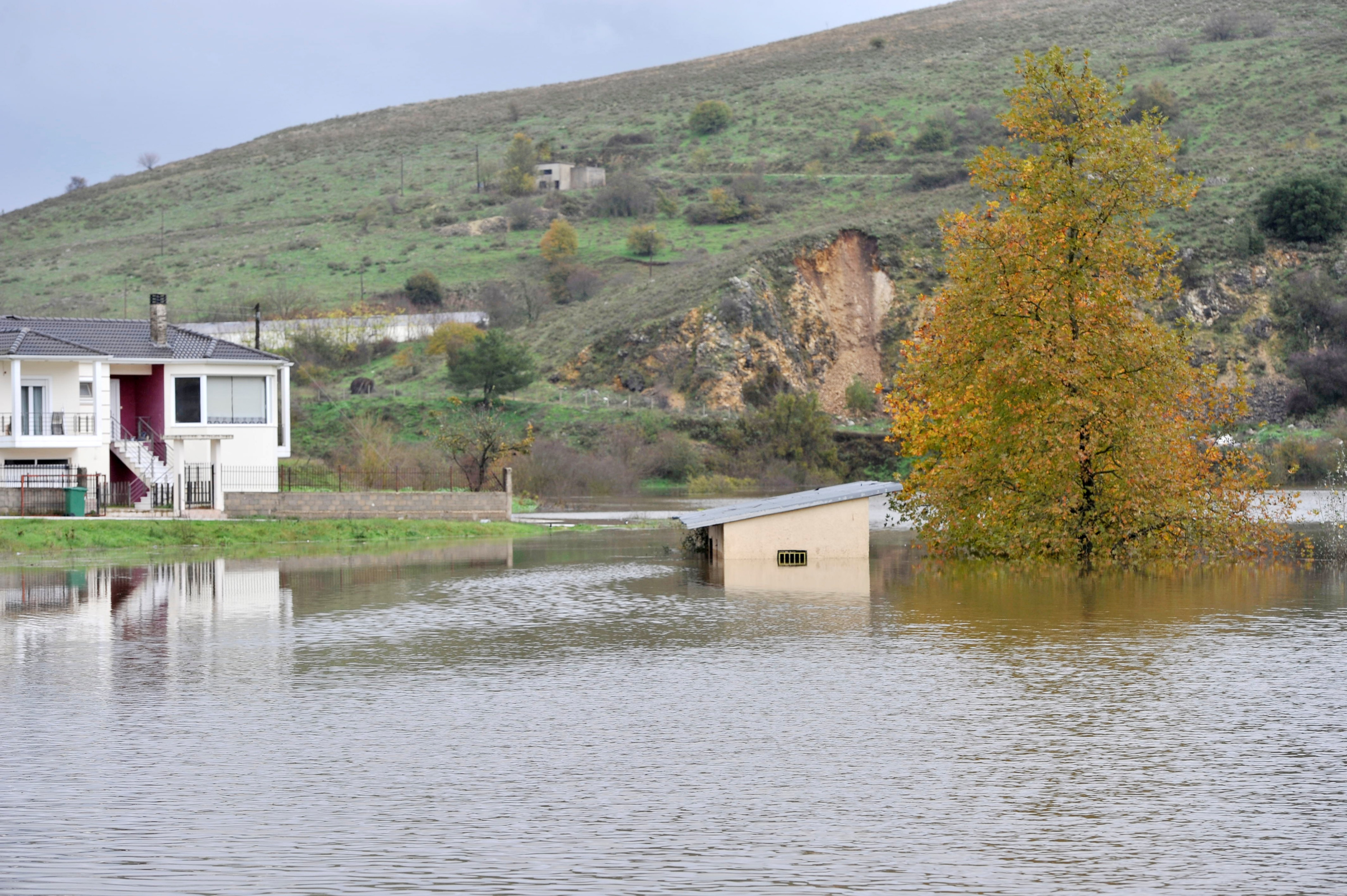 Σε κατάσταση έκτακτης ανάγκης περιοχές σε Ηπειρο και Καστοριά – Σε «συναγερμό» η Κέρκυρα (Εικόνες)-3