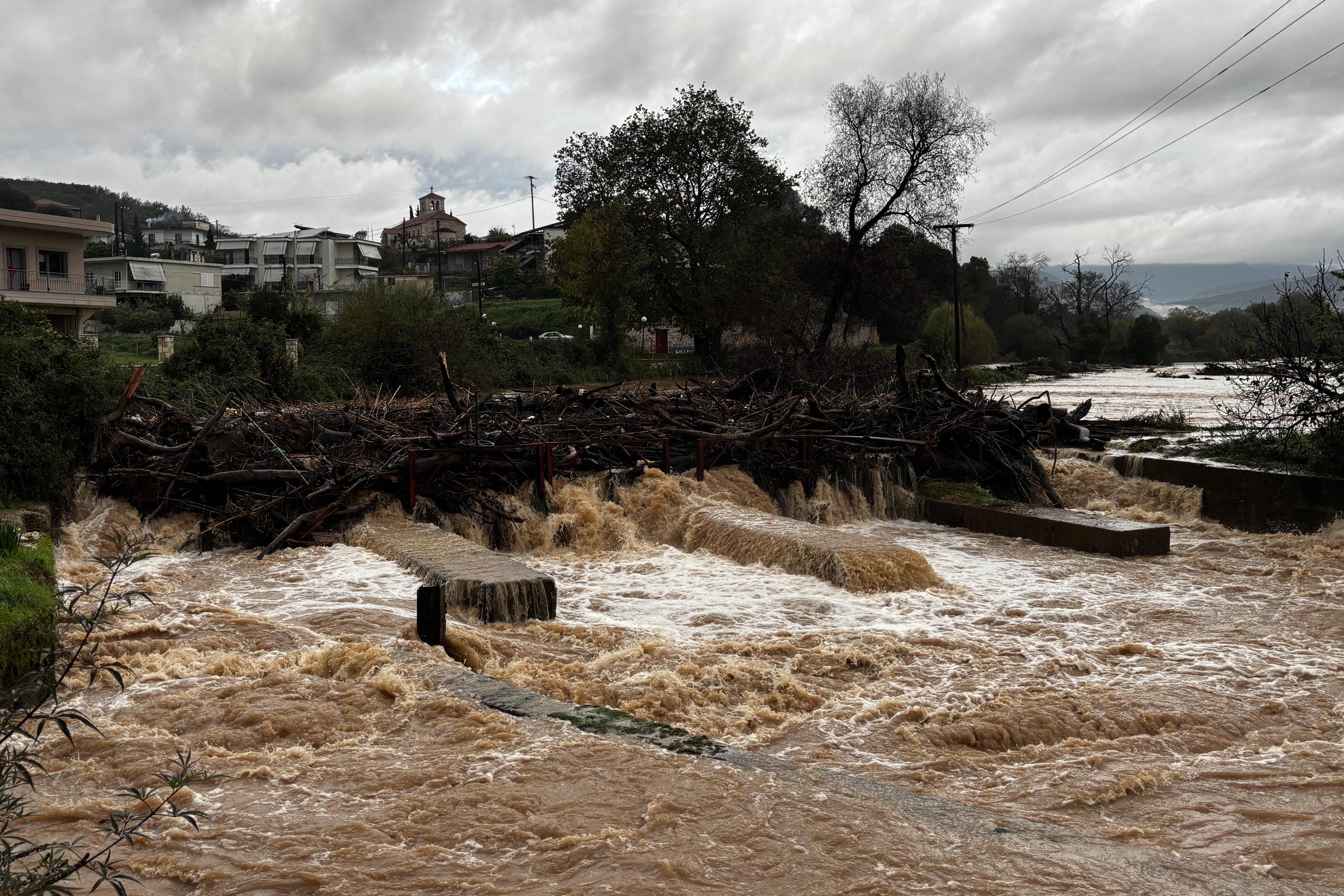 Σε κατάσταση έκτακτης ανάγκης περιοχές σε Ηπειρο και Καστοριά – Σε «συναγερμό» η Κέρκυρα (Εικόνες)-4