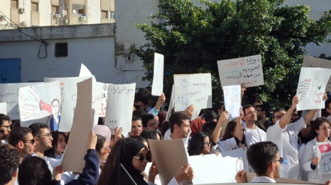 χιλιάδες-γιατροί-απεργούν-στην-τυνησ-563929255