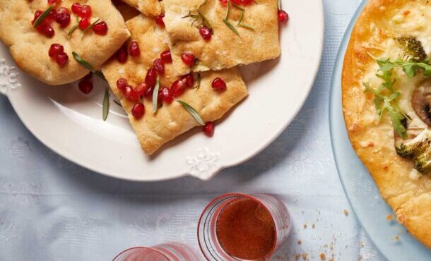 φοκάτσια-με-δεντρολίβανο-και-κάστανα-563908240