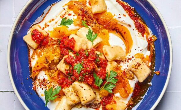 γκόγκλιες-με-ψητή-κολοκύθα-γιαούρτι-μ-563908231