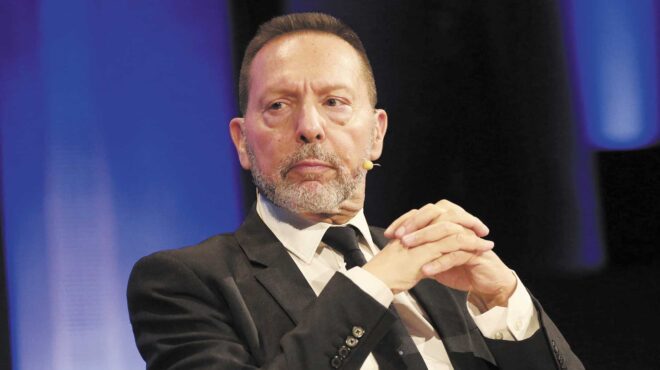 γ-στουρνάρας-αντίθετος-σε-μείωση-των-ε-563904697