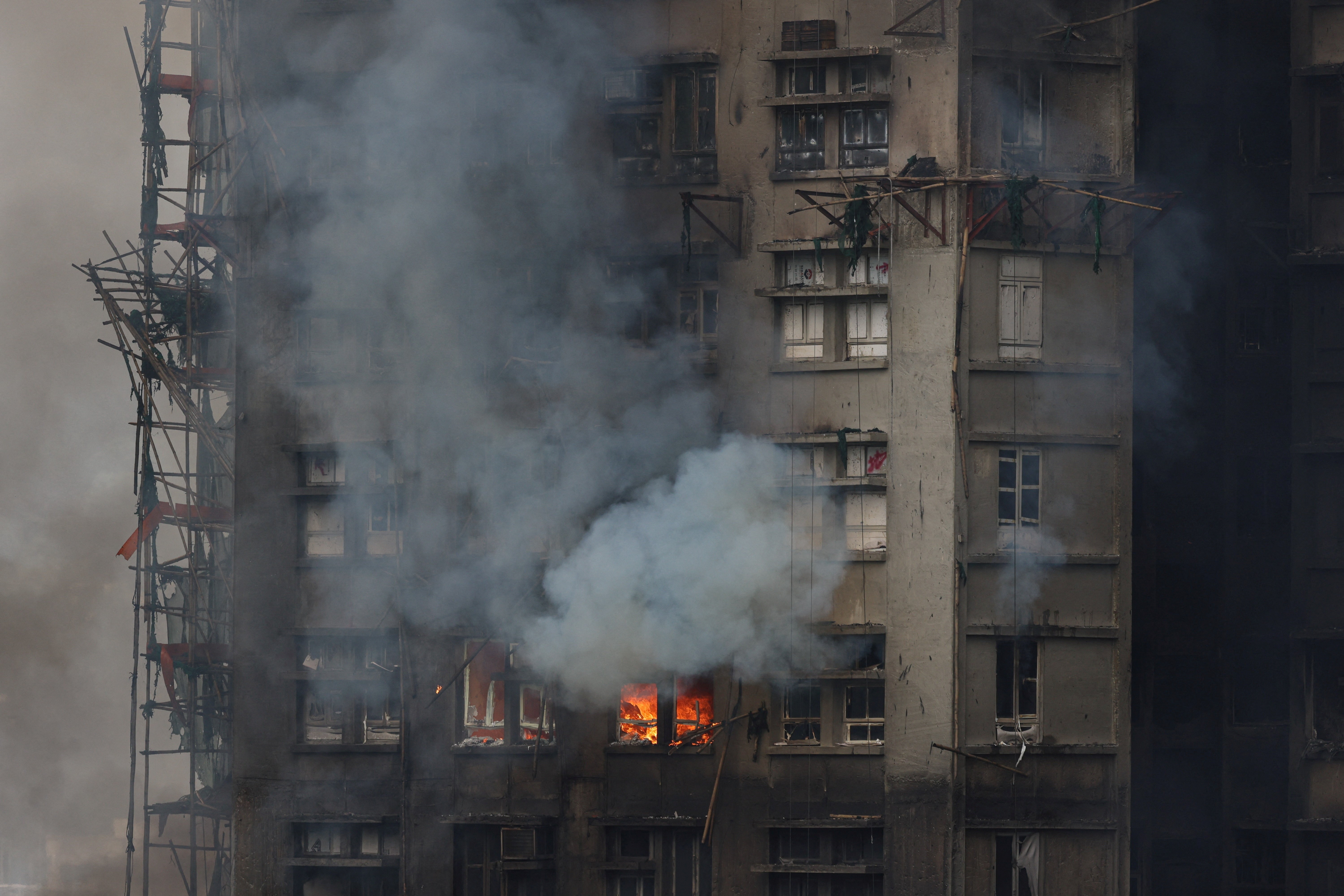 Χονγκ Κονγκ: 83 νεκροί και εκατοντάδες αγνοούμενοι – Ερευνάται η αιτία της πυρκαγιάς-2