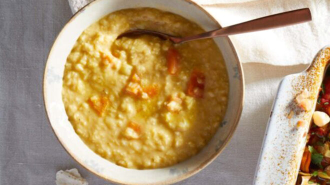 ινδική-σούπα-με-κόκκινες-φακές-και-κολ-563924662