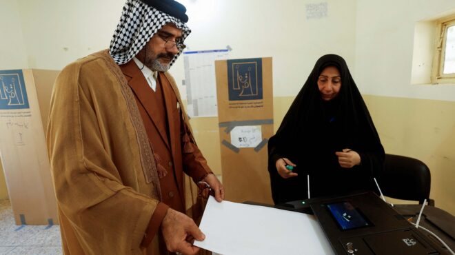 οι-ιρακινοί-στις-κάλπες-για-να-εκλέξου-563914324