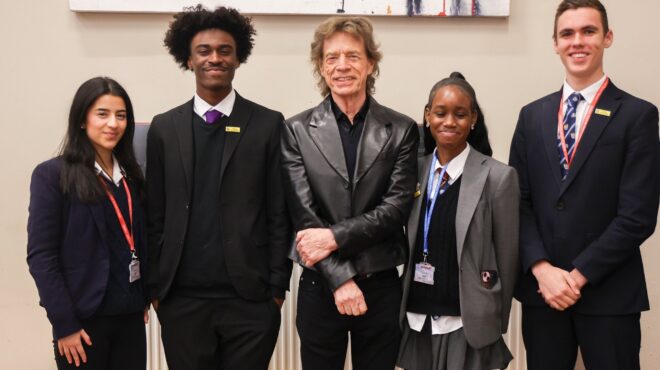 ο-μικ-τζάγκερ-έκανε-απρόσμενη-επίσκεψ-563931334