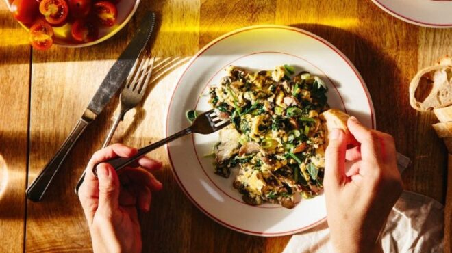 καγιανάς-με-σπανάκι-και-μανιτάρια-563901667