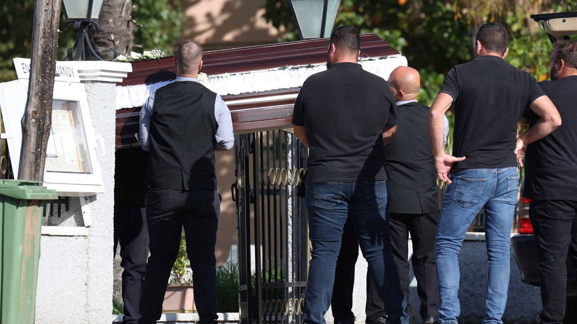 Βορίζια: Με αυξημένα μέτρα η κηδεία της 56χρονης – Εντάλματα σύλληψης για τα τρία αδέλφια-1