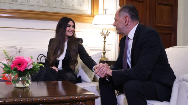 στο-υπουργείο-εξωτερικών-η-γκίλφοϊλ-563902561