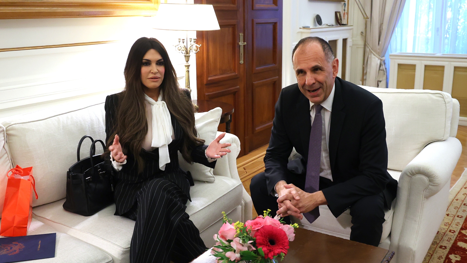 Στο υπουργείο Εξωτερικών η Γκίλφοϊλ – Συνάντηση με Γεραπετρίτη-6