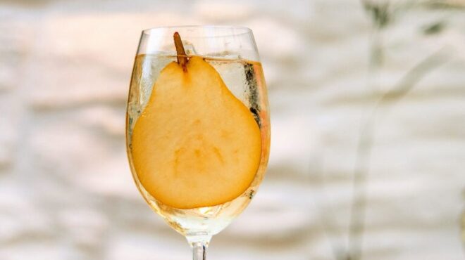 λευκή-σανγκρία-με-αχλάδι-563923756