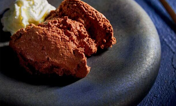 μους-σοκολάτα-με-σαντιγί-χωριστά-563908654