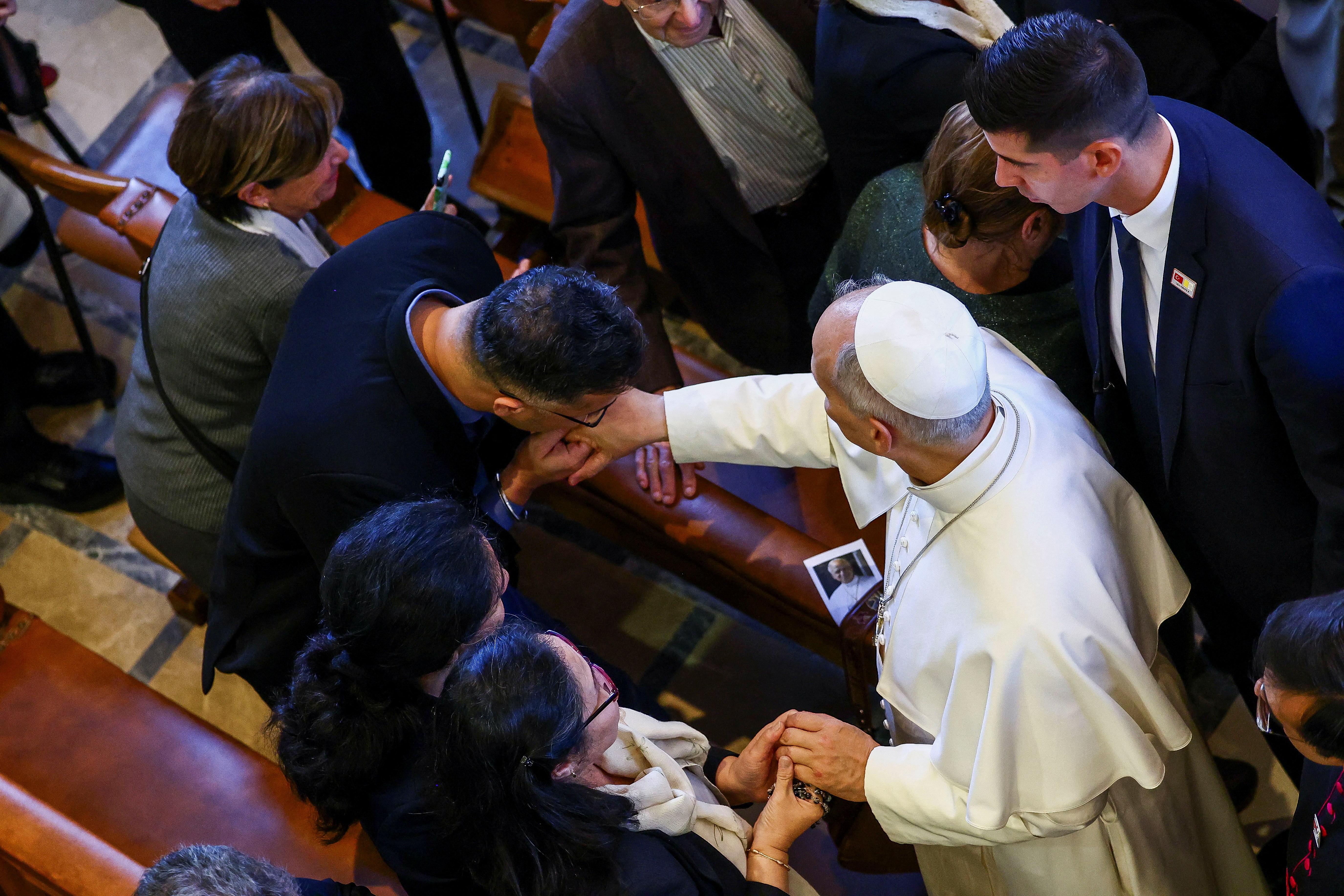 Πάπας Λέων: Εγινε δεκτός με ύμνους και χειροκροτήματα στην Κωνσταντινούπολη-1