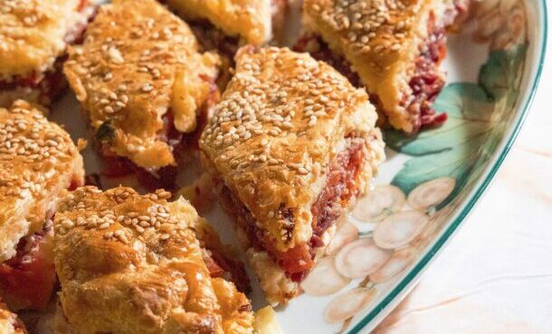 παστουρμαδόπιτα-με-σφολιάτα-αρμένικ-563937967