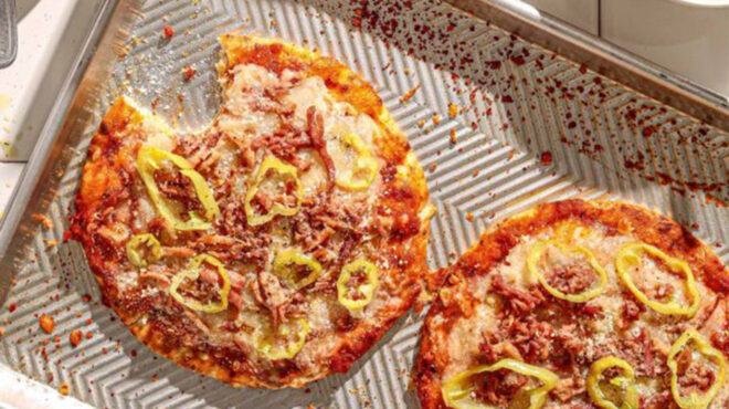 πίτσες-με-πίτες-για-σουβλάκι-έτοιμες-σ-563912245