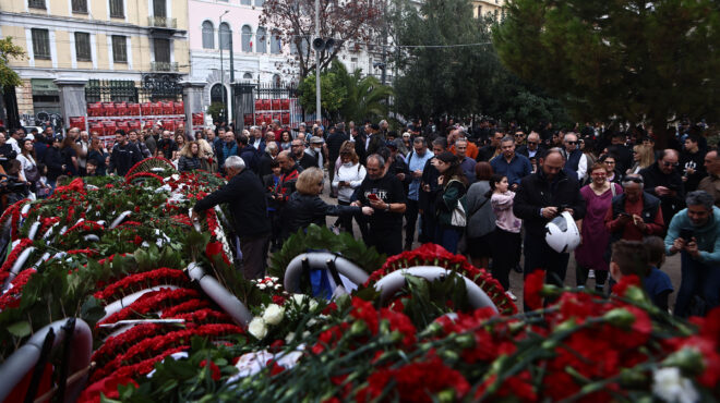 πολυτεχνείο-πλήθος-κόσμου-για-την-52η-ε-563924983