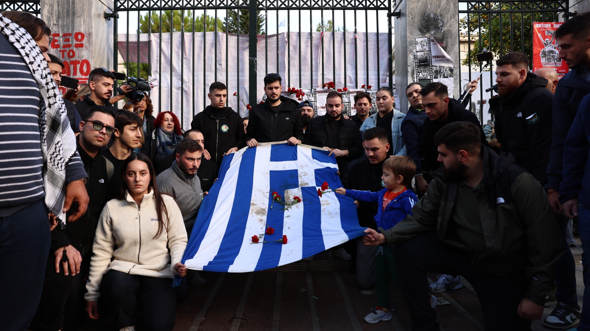 Ολοκληρώθηκε η πορεία για το Πολυτεχνείο – 11 συλλήψεις και 32 προσαγωγές-6