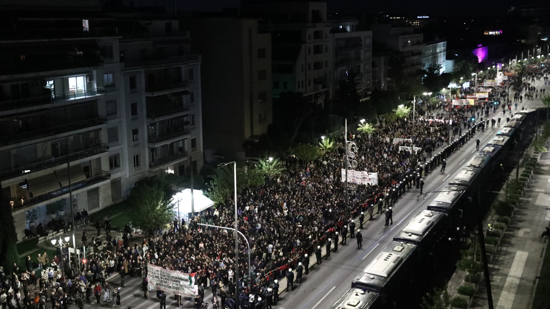 Ολοκληρώθηκε η πορεία για το Πολυτεχνείο – 11 συλλήψεις και 32 προσαγωγές-1