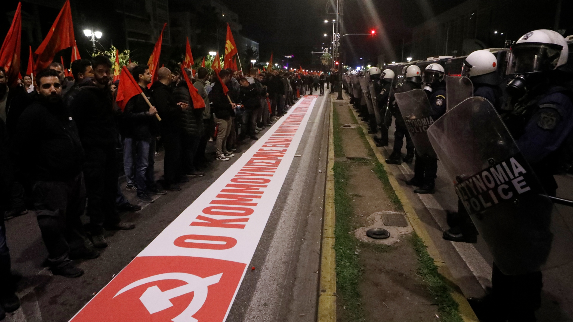 Ολοκληρώθηκε η πορεία για το Πολυτεχνείο – 11 συλλήψεις και 32 προσαγωγές-3